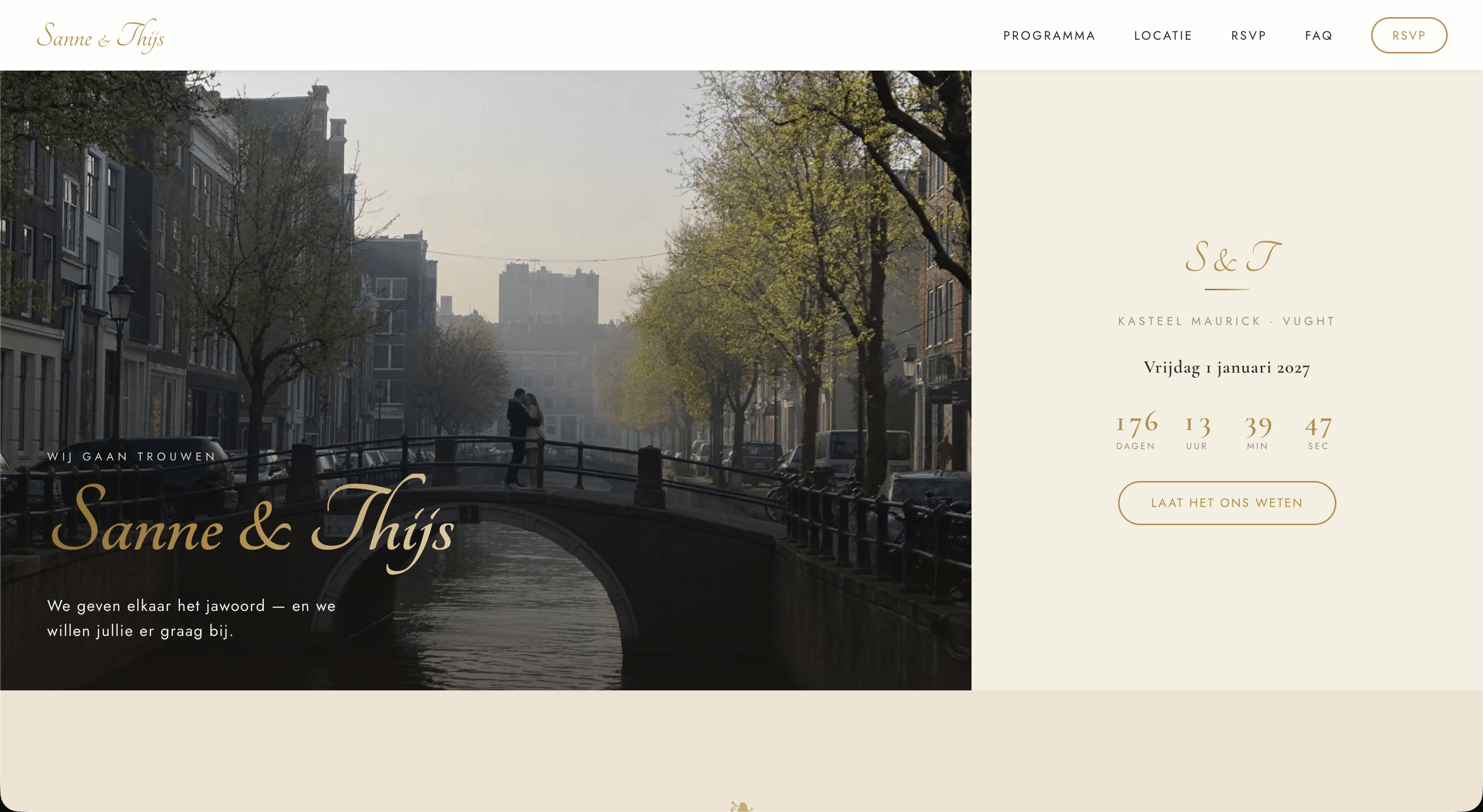 Homepage van de voorbeeldsite van Sanne en Thijs: klassieke stijl met goud op bone en een grachtenfoto van het paar